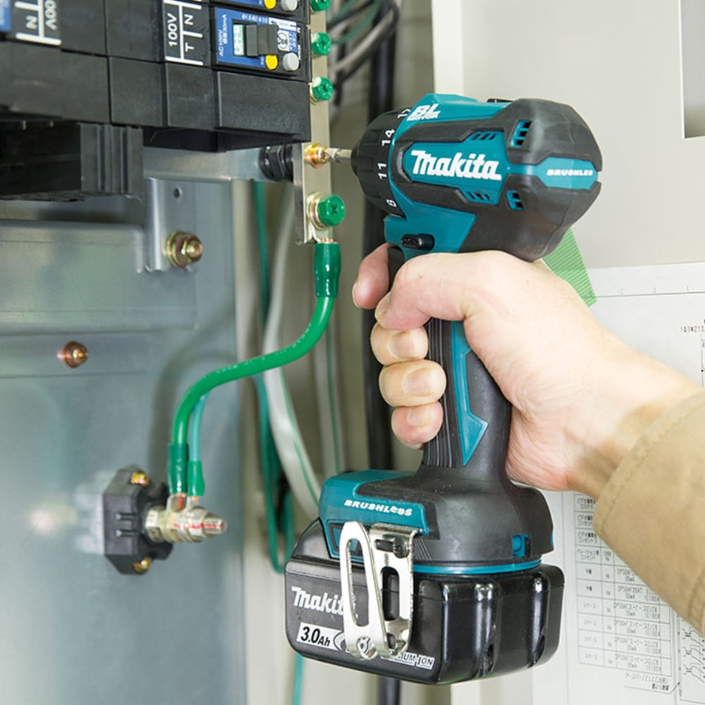 Parafusadeira e Furadeira 13mm com Carregador e 2 Baterias 3AH - DDF083RFJ - MAKITA - Imagem 4