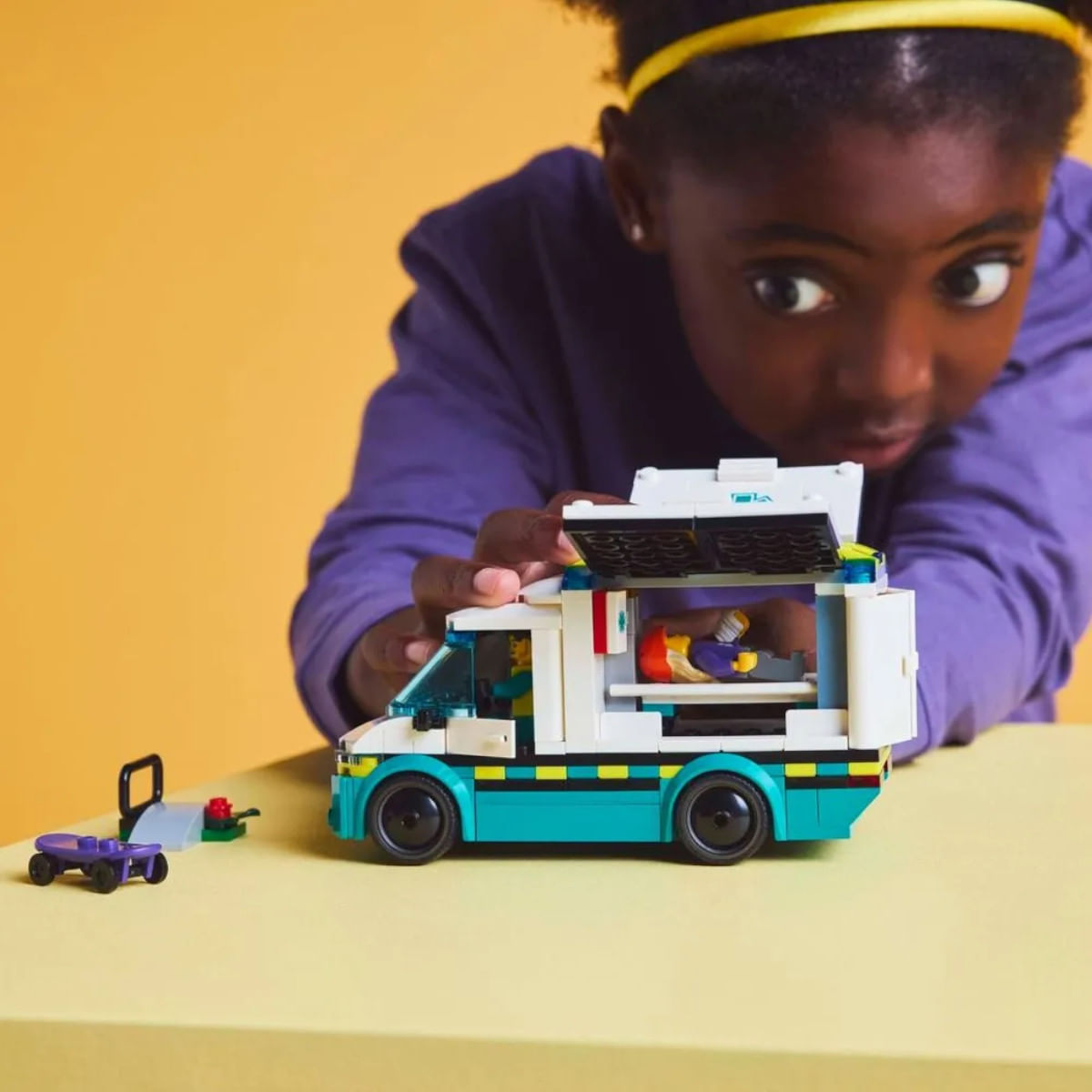 Lego City Great Vehicles Ambulância de Emergência - 4111160451 - LEGO - Imagem 4